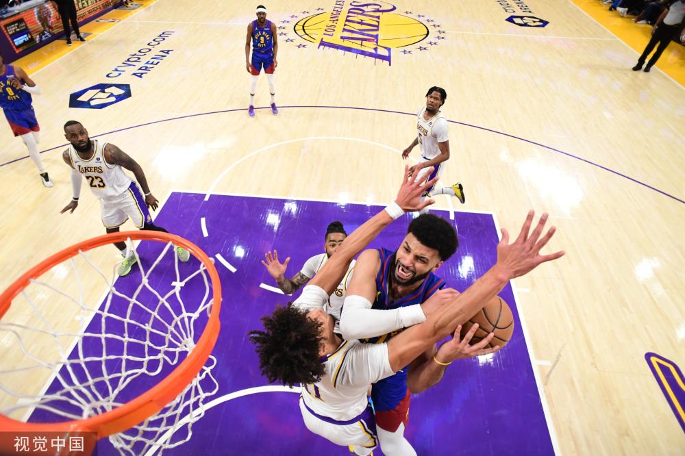 NBA球星展现运球技巧，你们觉得谁的最难？.