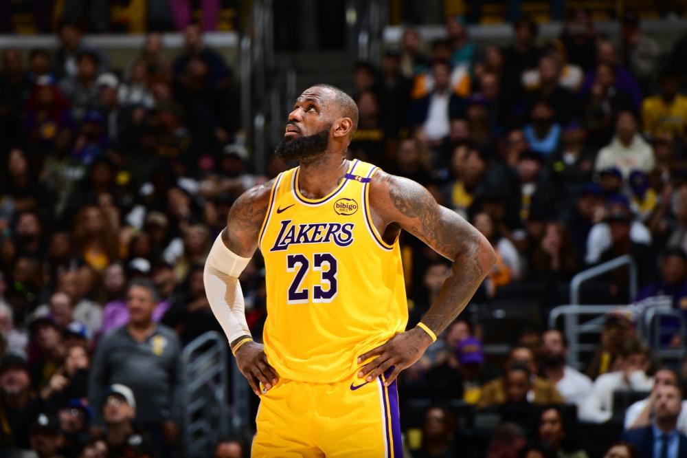 但背后却牵 但背后却牵