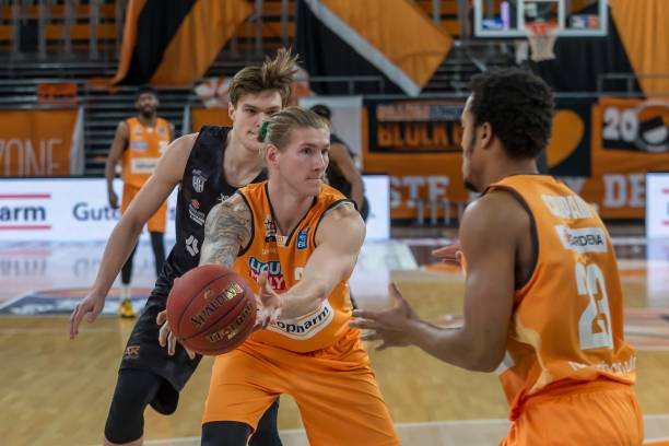 退役后在教 退役后在教