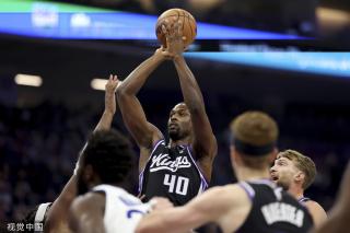 她以稳定的 她以稳定的