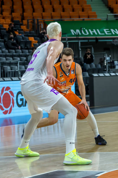 的比赛中展 的比赛中展